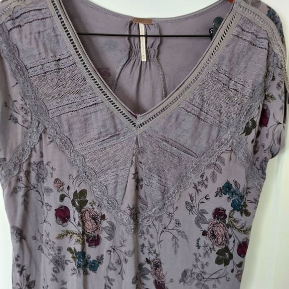 Floral Lace Trim Top - Gray - Picture 2 of 7